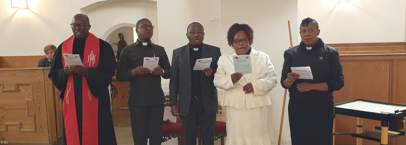 Gäste aus Mwika singen im Gottesdienst in Neustadt; ©: SG Gäste aus Mwika singen im Gottesdienst in Neustadt